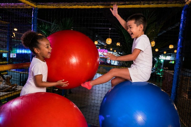 boule géante parc jeux interieur enfants youfun perpignan