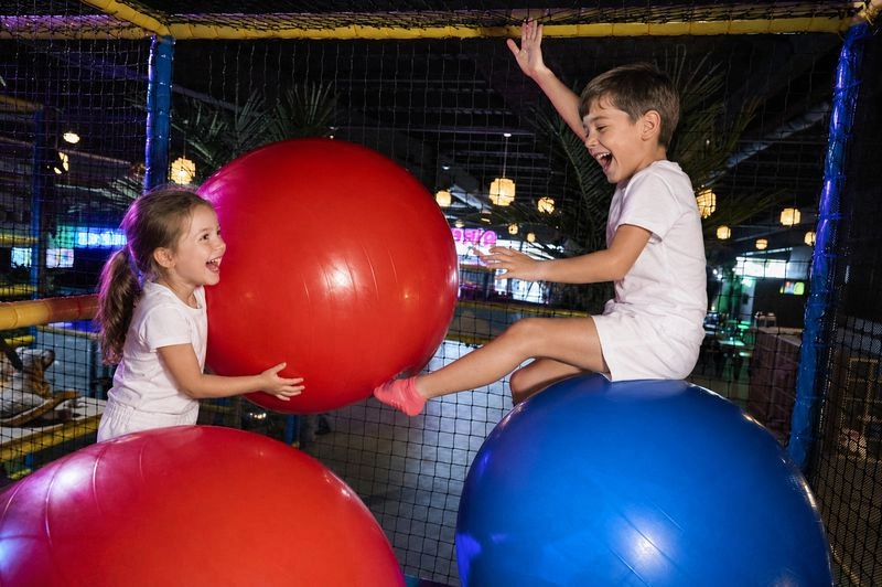 boule géante parc jeux interieur enfants youfun perpignan