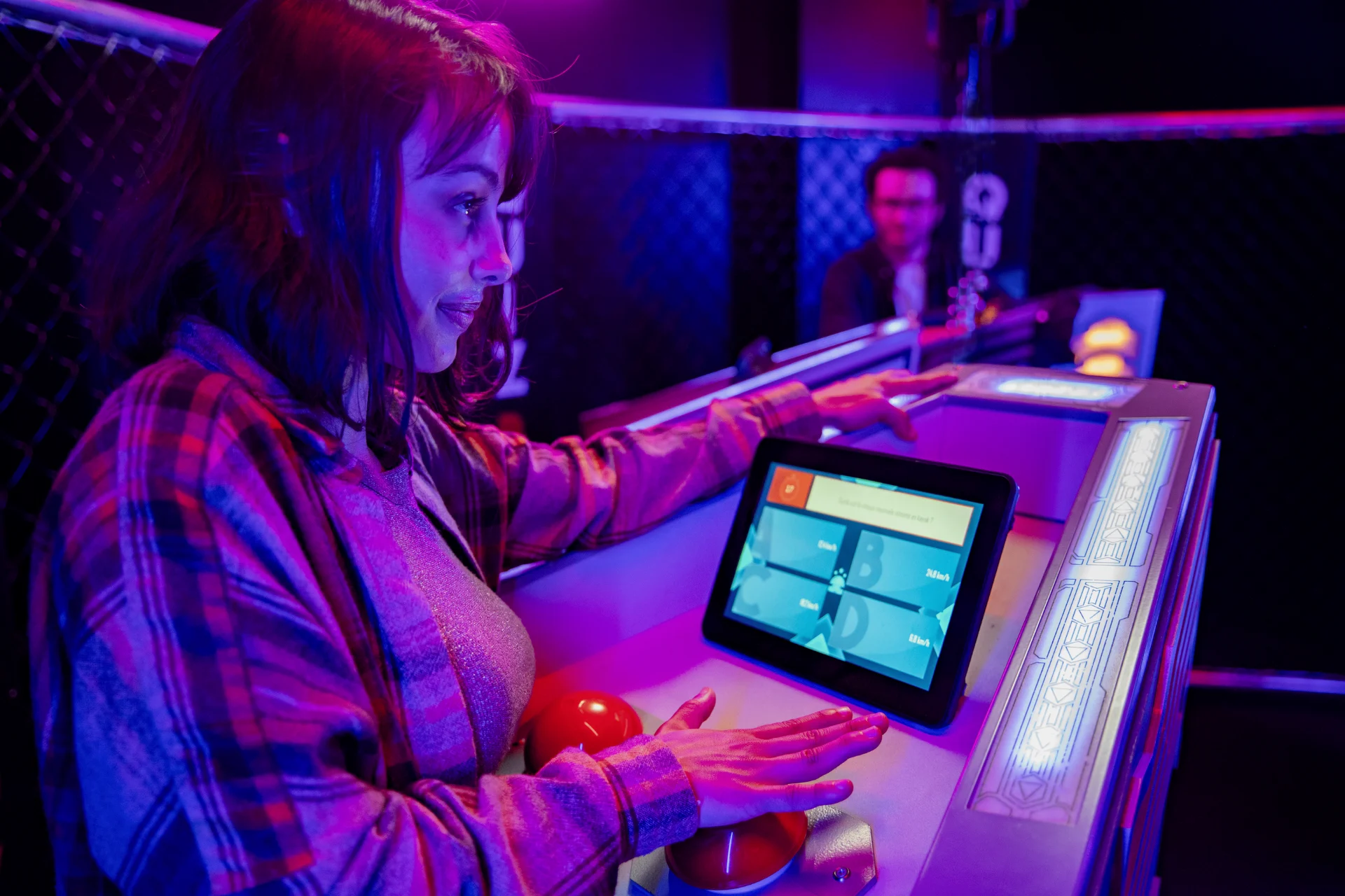 Joueurs célébrant leur partie de quiz interactif dans une salle Quiz Boxing You Fun