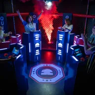 Groupe de joueurs participant à une partie dans une Quiz Room You Fun